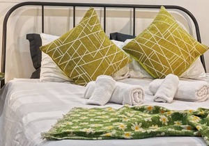 Ramblei near Rittenhouse Sq | Studio w/Backyard-1R
