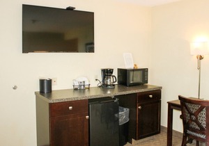 Retreat to the Tranquil Glacier Suite on Kelleys Island 227