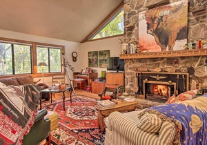 Riverfront Getaway w/ Treehouse, Kayaks & Deck!