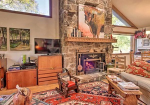 Riverfront Getaway w/ Treehouse, Kayaks & Deck!