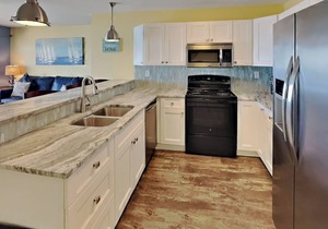 Room for You and Your Friends - 4 BR Directly on Lake Erie max 12 ppl CON 202