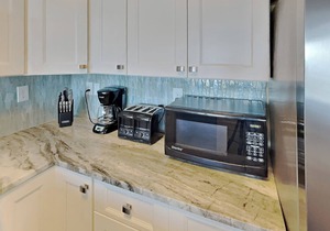Room for You and Your Friends - 4 BR Directly on Lake Erie max 12 ppl CON 202