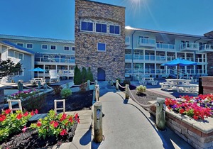 Room for You and Your Friends - 4 BR Directly on Lake Erie max 12 ppl CON 202