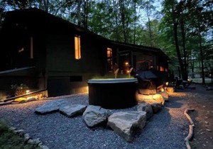 Saturdays Cabin, Hot Tub, Hammock, Gas Firepit