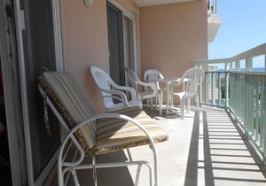 Seapointe Village oceanfront bldg- Exceptional Ocean & Main pool views-free WIFI