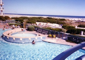 Seapointe Village oceanfront bldg- Exceptional Ocean & Main pool views-free WIFI