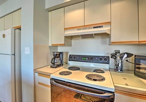 Simple North Wildwood Condo - Steps to Beach!