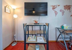 SNUG studio nestled in the heart of center city!