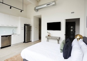 Sonder at Sixteen Hundred | Queen Studio Apartment