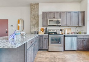 Sosuite | 1BR Penthouse w W/D, Gym, On-Site Bar