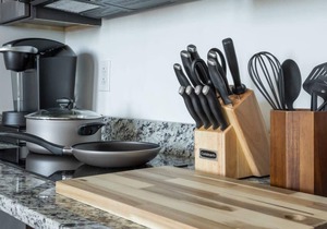 Sosuite | 1BR Penthouse w W/D, Gym, On-Site Bar