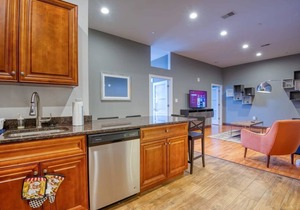 Sosuite | 2BR Apt w. W/D, Gym, On-Site Restaurant