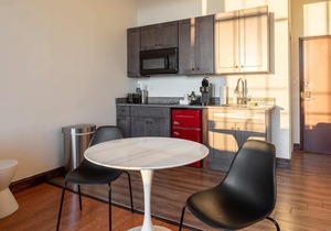 Sosuite | Studio w W/D, Gym, On-Site Restaurant