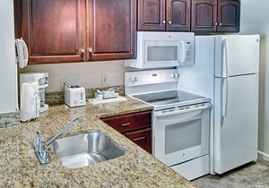 Spacious 1BR 10 Minutes South of DC w/FREE WiFi, Free Parking and Metro Access