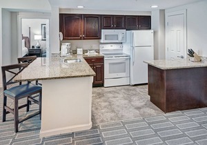 Spacious 2BR 10 Minutes South of DC w/FREE WiFi, Free Parking and Metro Access