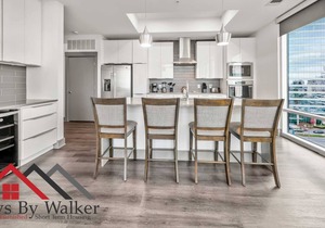 StaysByWalker 2BR Lux Uptown | City View! KingBeds