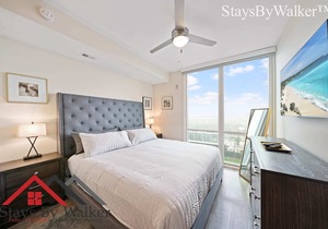 StaysByWalker Uptown High Rise Studio! KingBed