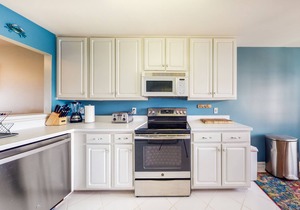 Stylish coastal gem with amazing river & bay views - steps to sandy beach