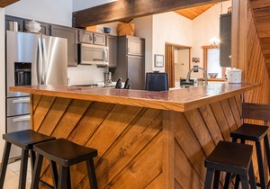 Sunburst Condo 2713 - Newly Updated w/Room for 8 & Hot Tub Onsite