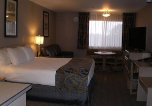 Take An Amazing Vacation! FREE Parking and Indoor Pool, Near Boise Art Museum!