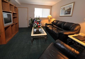 Take An Amazing Vacation! On-site Pool and Restaurant, Near Boise Art Museum!