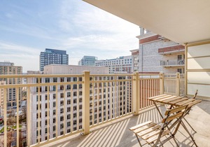 Tasteful Ballston 1BR w/Concierge, W/D & Pool, near Metro, by Blueground