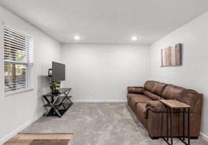 The Laurel Lounge - Apt 2