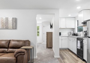 The Laurel Lounge - Apt 2