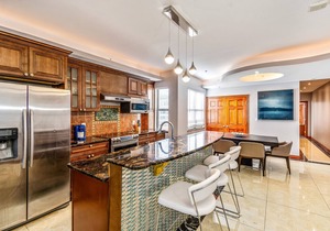 The Retreat in the city w/ deck