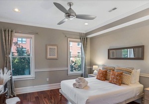 This house is a 3 bedroom(s), 2.5 bathrooms, located in Philadelphia, PA.