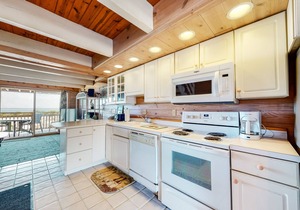 Three-Story Oceanfront Townhouse w/Private Deck, Great Views, Central A/C