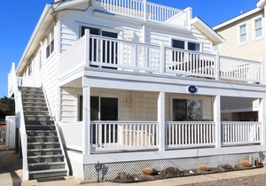 Townsend Inlet Beachblock 4 bedroom, 2 full bath 1st floor of a duplex