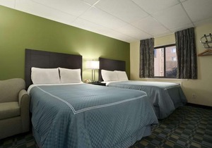 Travelodge by Wyndham Cleveland Lakewood