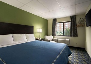 Travelodge by Wyndham Cleveland Lakewood