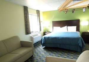 Travelodge by Wyndham Cleveland Lakewood
