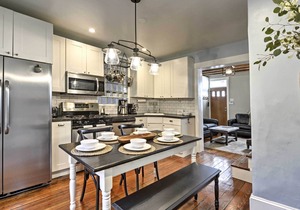 Trinity Home in Center City with Free Parking!