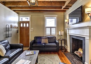 Trinity Home in Center City with Free Parking!