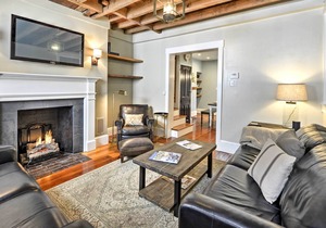 Trinity Home in Center City with Free Parking!