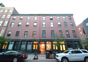 ☆ TRIPLE MINT GEM IN THE HEART OF OLD CITY ☆