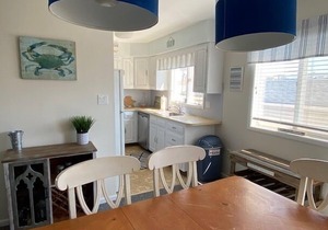 TWO-STORY TOWNHOUSE WITH BAY AND SUNSET VIEWS!