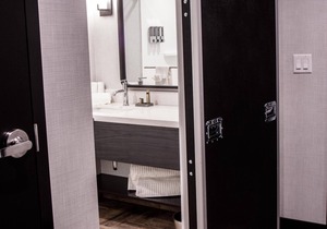 Unique Design, King Bed-Free Wifi-Let Hotel Rock Lititz Deliver a VIP Experience