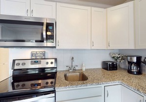 Updated Condo W/Fast WiFi, Shared Pool, Balcony & Central AC - Walk to Beach