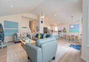 Walk to Beach & Boardwalk at 11 & Central, bikes, surf boards, chairs & tags inc