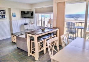 Watch the sunrise from your balcony - 3rd floor beachfront