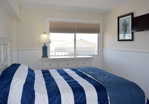 Watch the sunrise from your balcony - 3rd floor beachfront