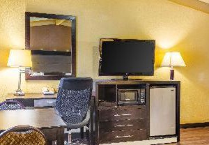 Econo Lodge Summit Scranton | Chinchilla