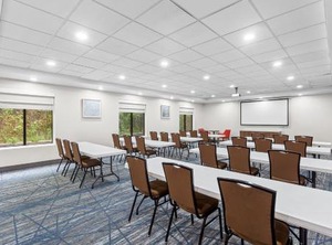 Holiday Inn Express Lanes Hotel | Cross Lanes