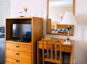 Budget Host Inn Couples | Huntington
