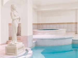 The George Washington Wyndham Grand Hotel | Old Town Winchester