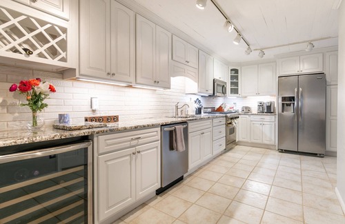 Historic District House | 1 Block to USNA at beautifully renovated Historic Chapel Views with back patio and off-site parking